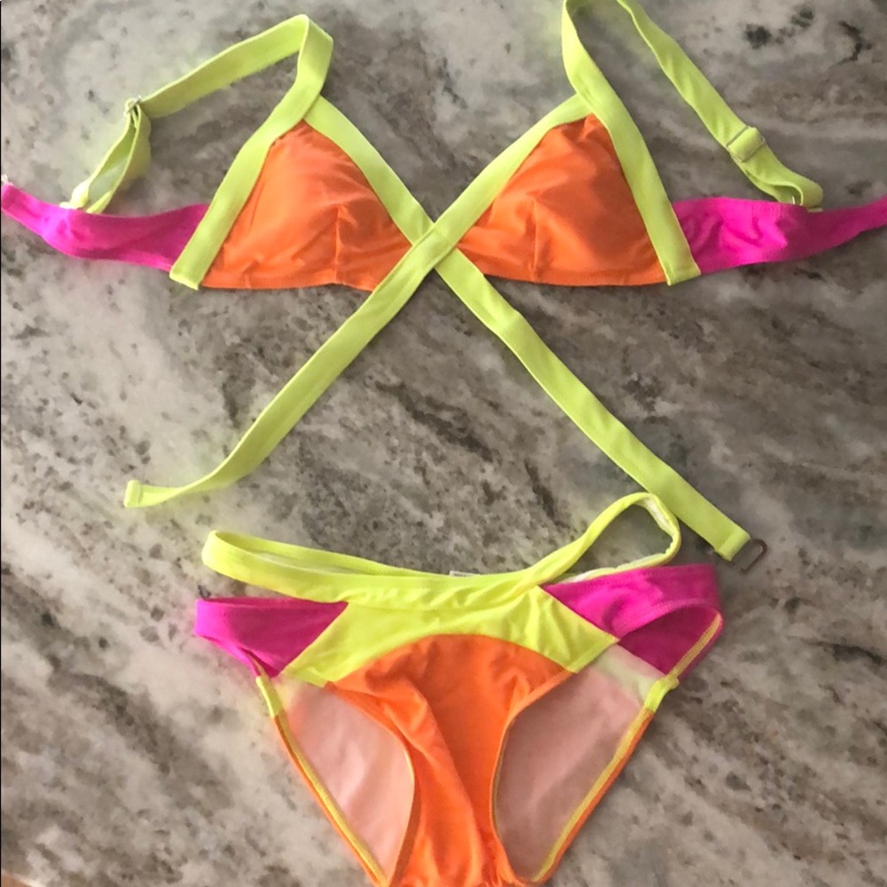 Neon strappy bikini 👙